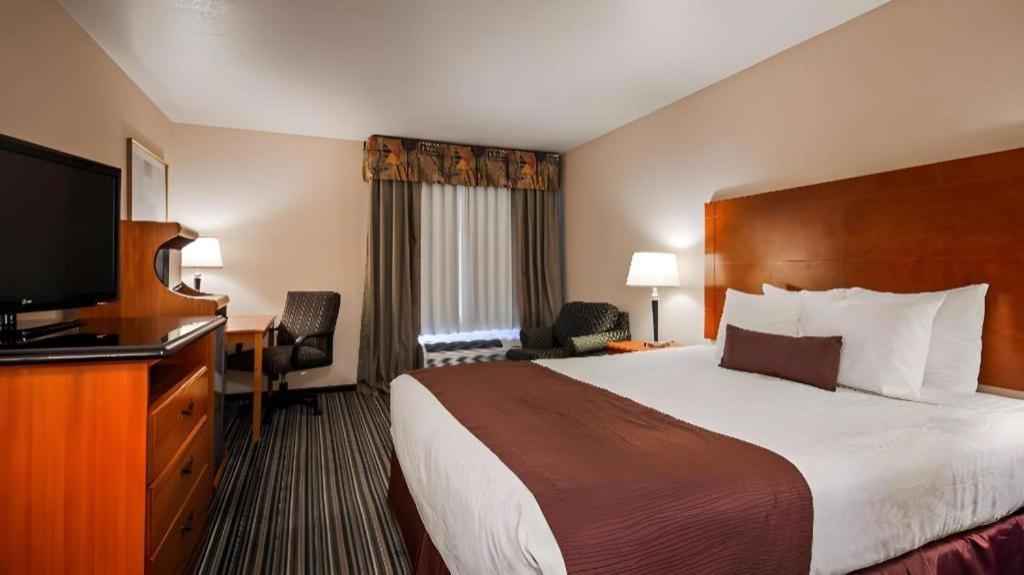 Best Western Plus Twin View Inn And Suites Redding Exterior photo