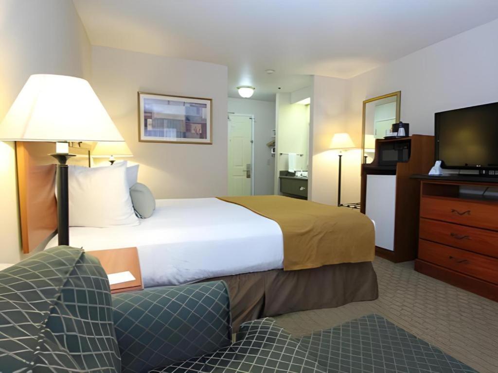 Best Western Plus Twin View Inn And Suites Redding Exterior photo