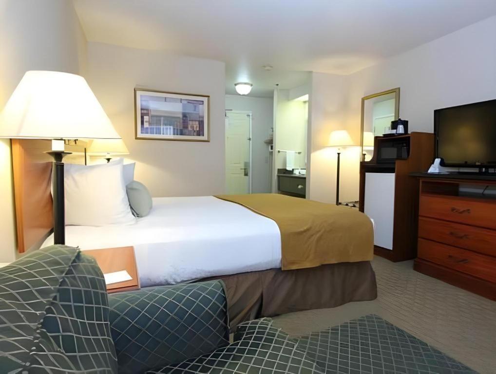 Best Western Plus Twin View Inn And Suites Redding Exterior photo